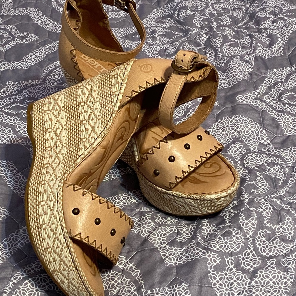 Born wedge sandal tan leather never worn